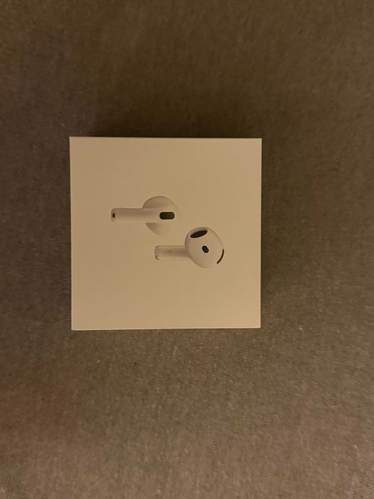 AirPods 4 com Cancelamento ativo de ruido caixa selada