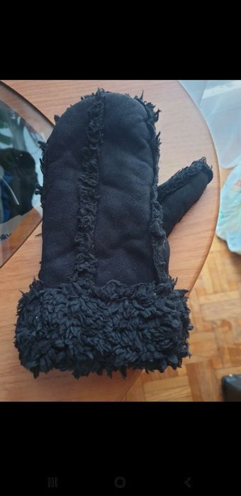 Czarne ciepłe rękawiczki