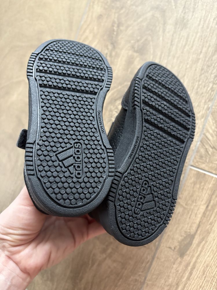 Дитячі кросівки Adidas