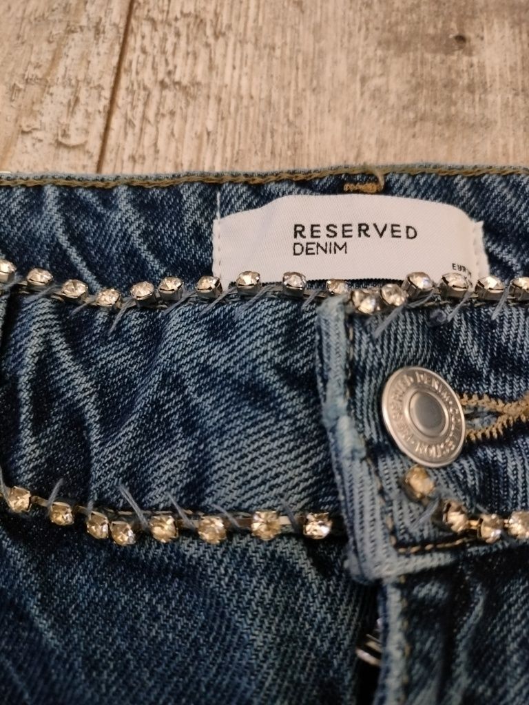 Spodnie jeans Reserved