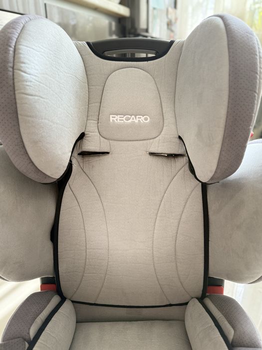 Продам автокресло Recaro Young Sport, почищено + накладка на сиденье