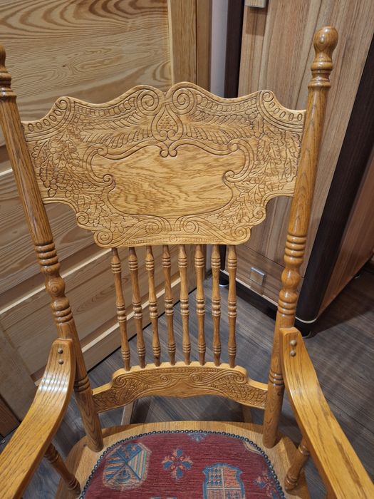 Fotel bujany drewniany