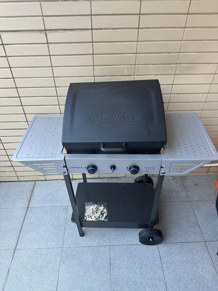 Churrasqueira/ Barbecue/ Grelhador a Gas