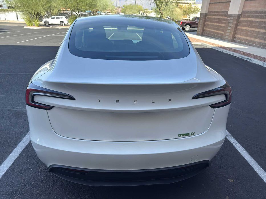 Tesla Model 3      2024