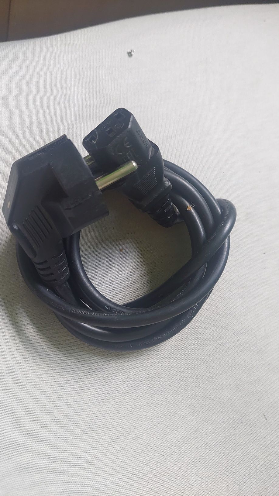 Ps3 z kablem zasilającym i HDMI