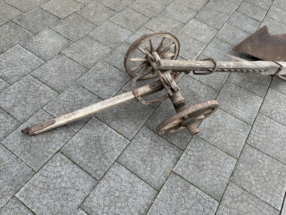 Stary pług konny, antyk