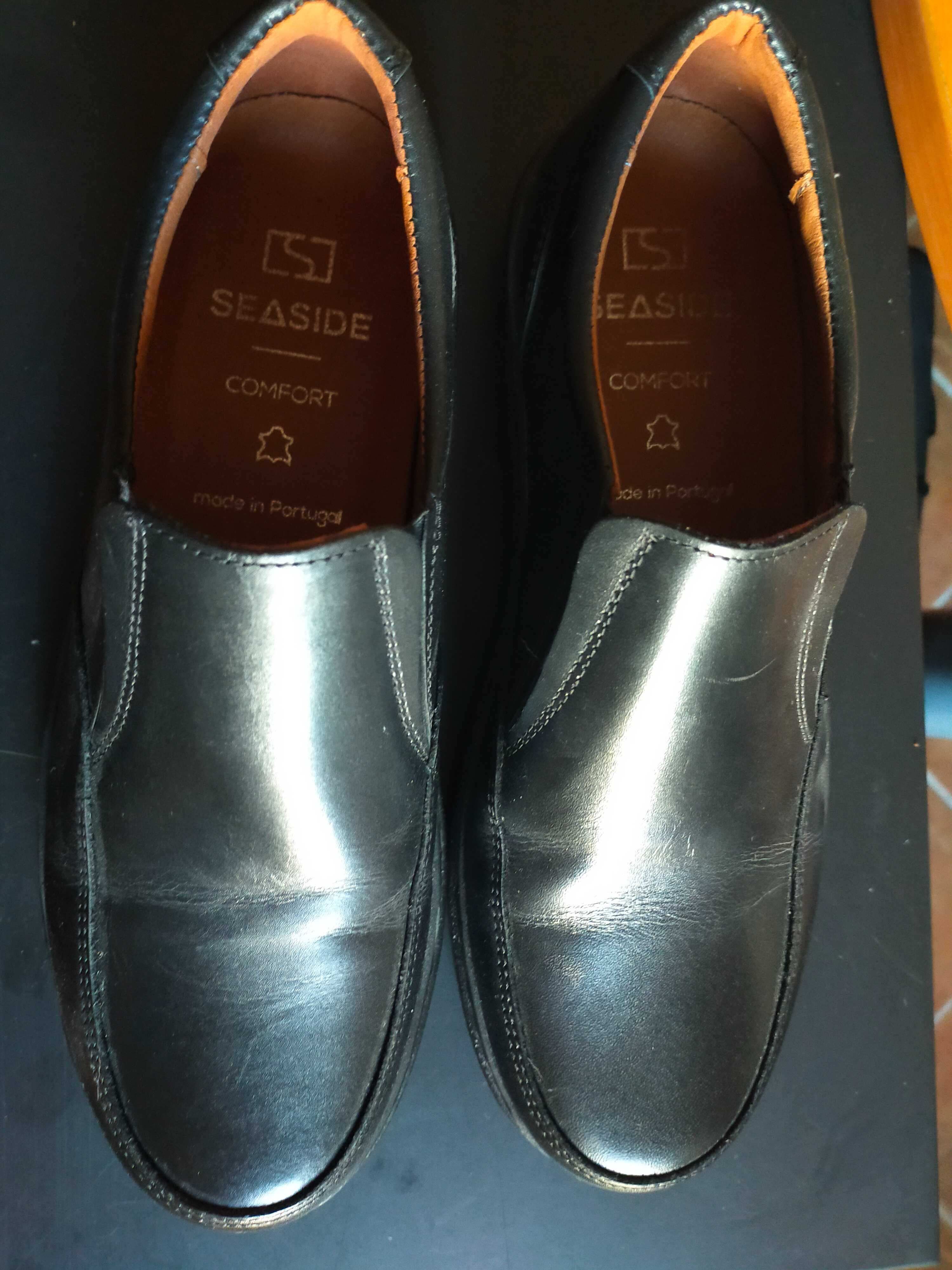 2 Pares de Sapatos Novos de Pele - Nº42 - Marca Seaside