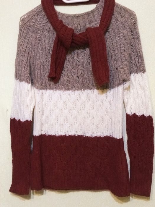 Свитер вязаный трёхцветный