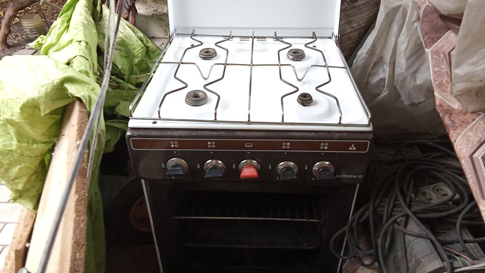 Плита газовая с духовкой.