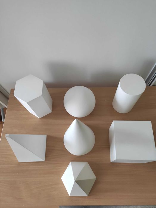 Семь гипсовых фигур. 
Для рисования.