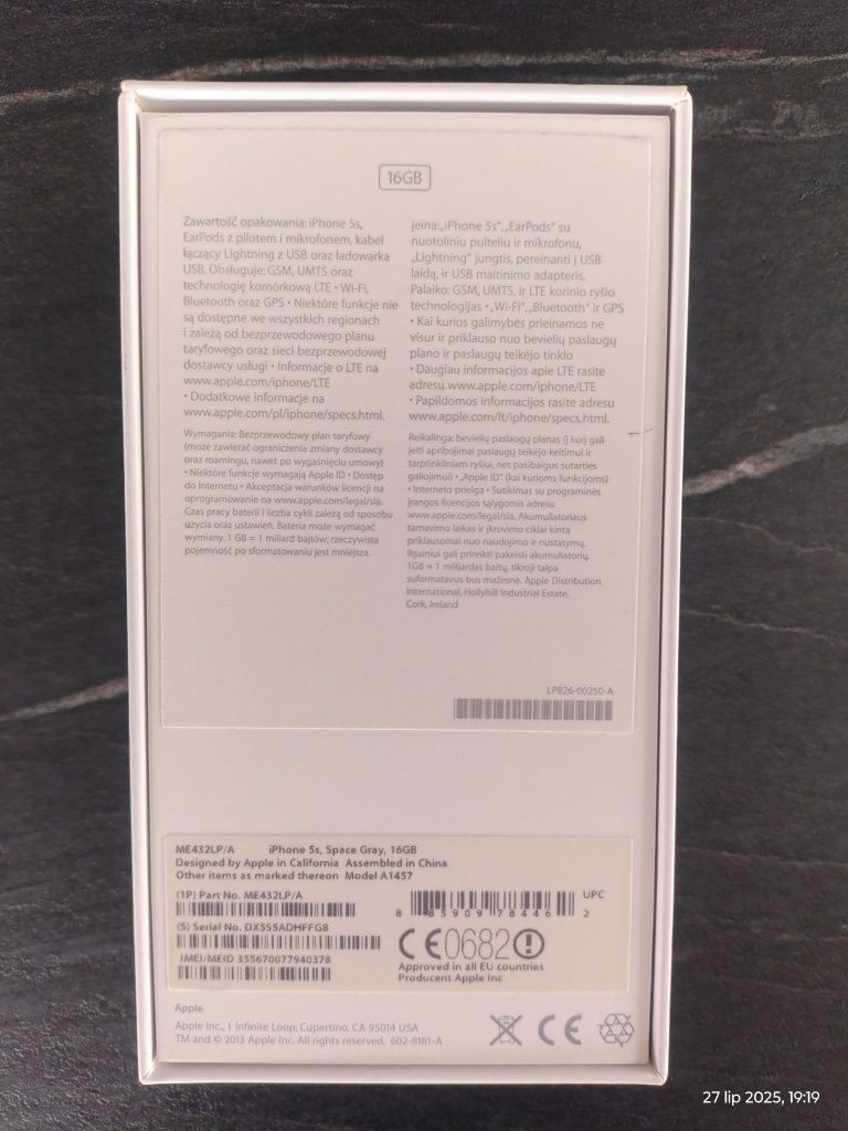 Pudełko iPhone 5S z naklejkami