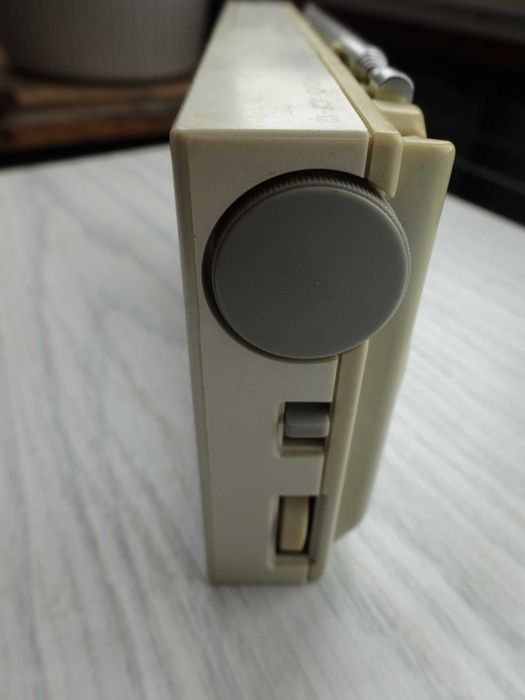Портативнийі радіоприймач SONY ICF-12.