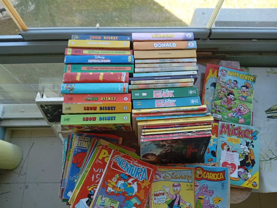 Vários livros de banda desenhada