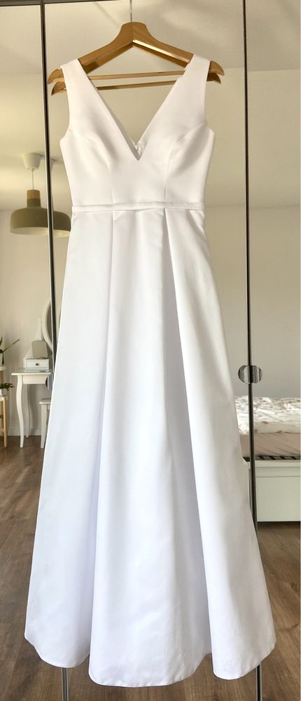Suknia ślubna satyna prosta minimalizm XS S litera a księżniczka