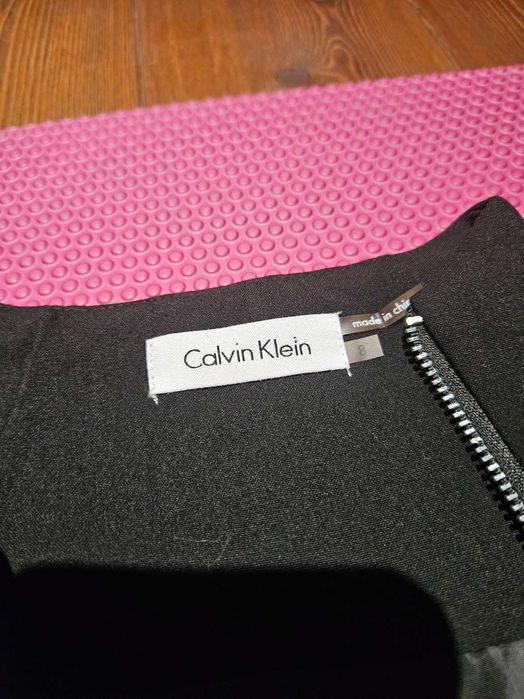 Czarna sukienka Calvin Klein 8
