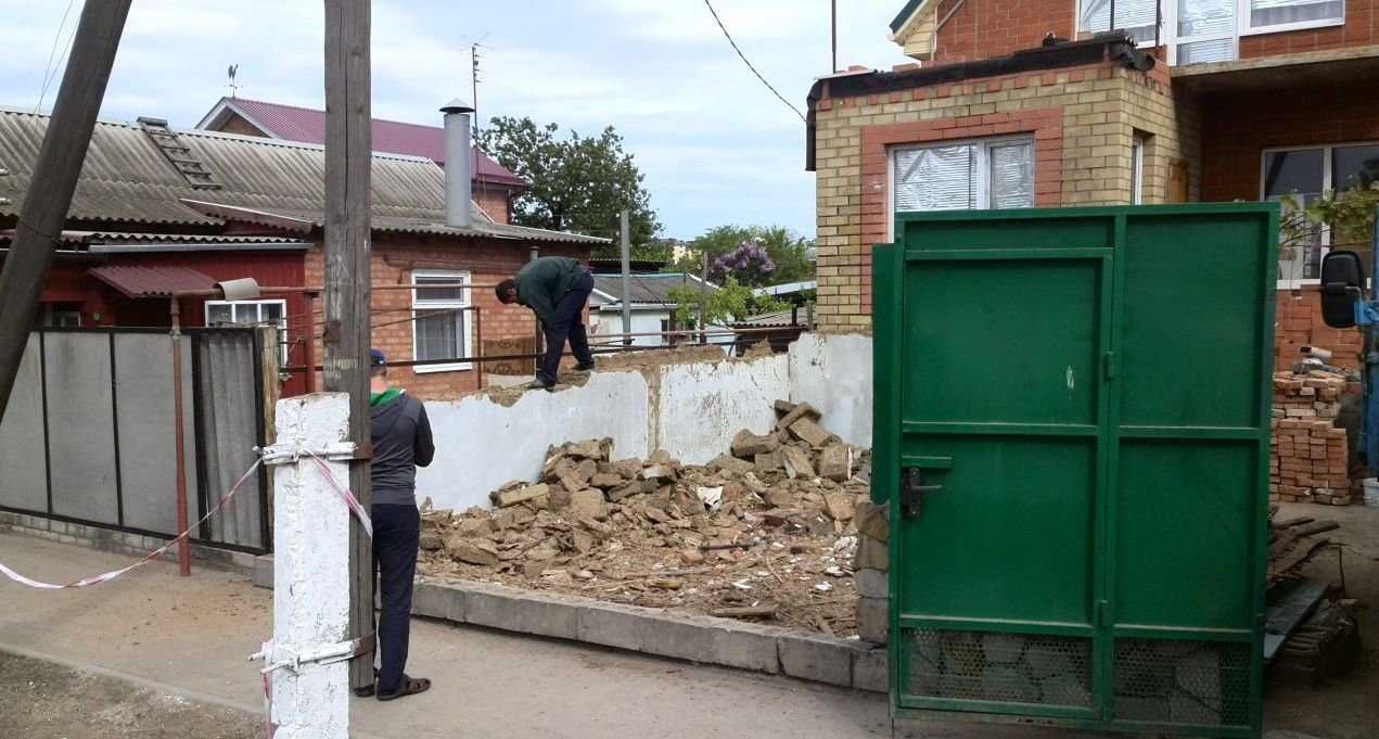 Демонтаж зданий, сооружений и старых домов