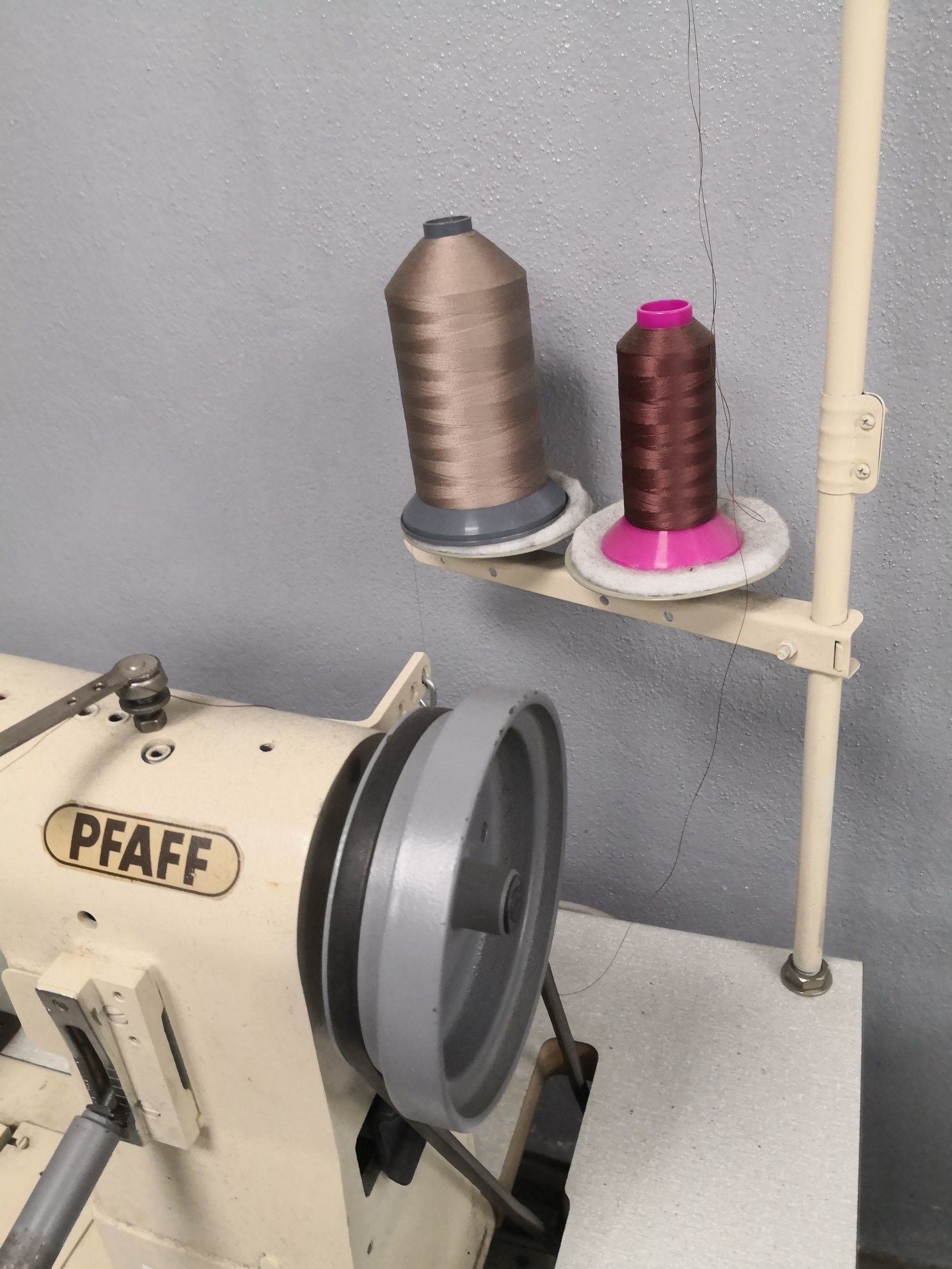 Máquina costura de coluna pfaff