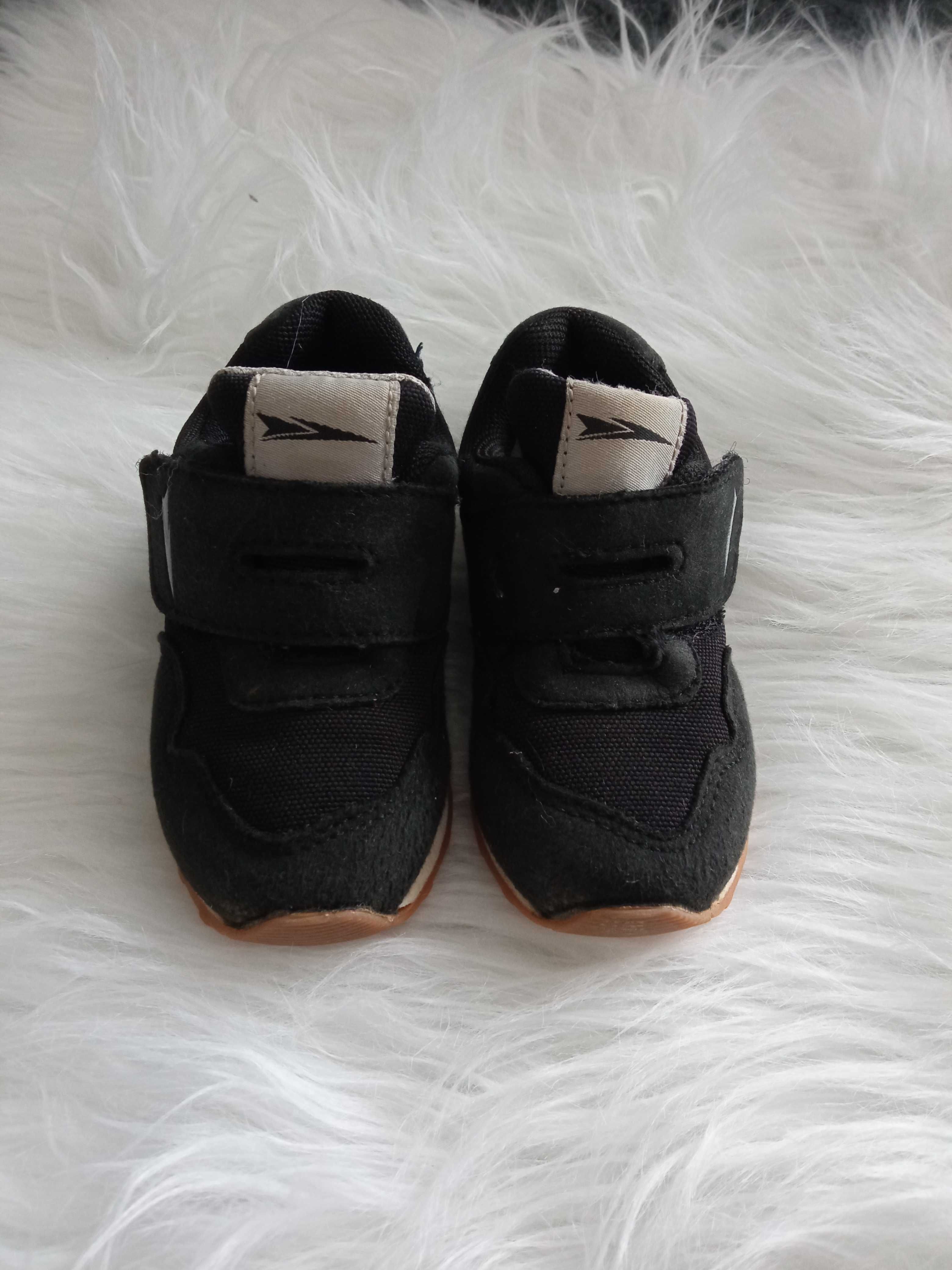 Adidasy Sprandi r. 22