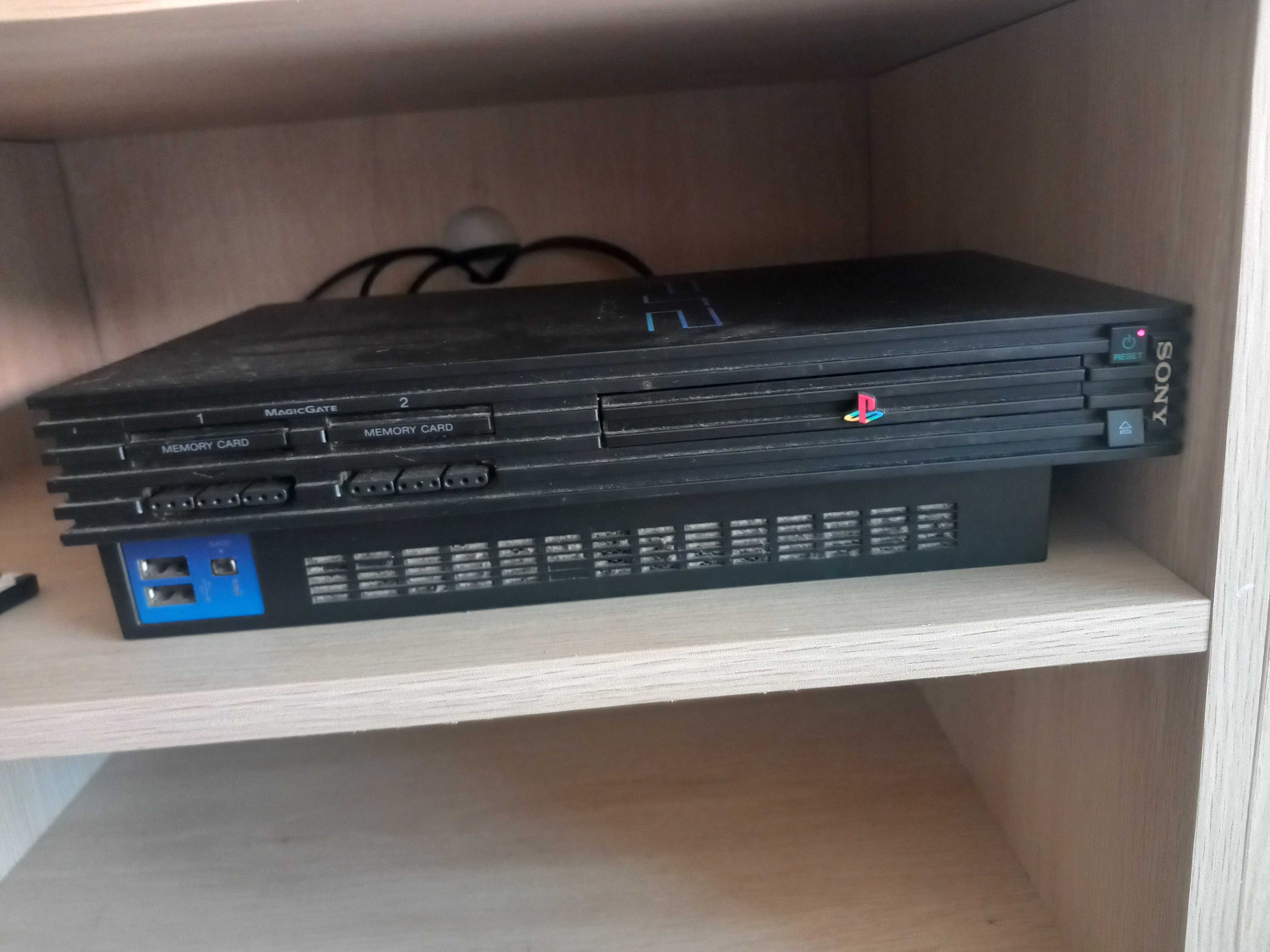 Playstation 2 (inclui 19 jogos e 1 comando)