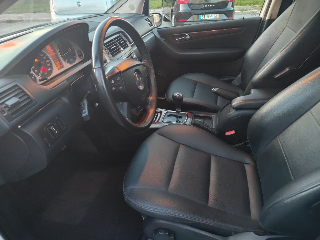 Mercedes B180 Caixa Automática