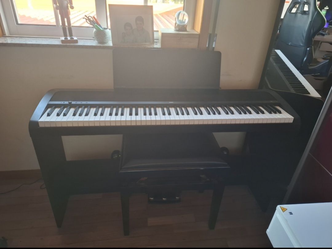 Piano KORG B2 SP em otimo estado (banco incluido)