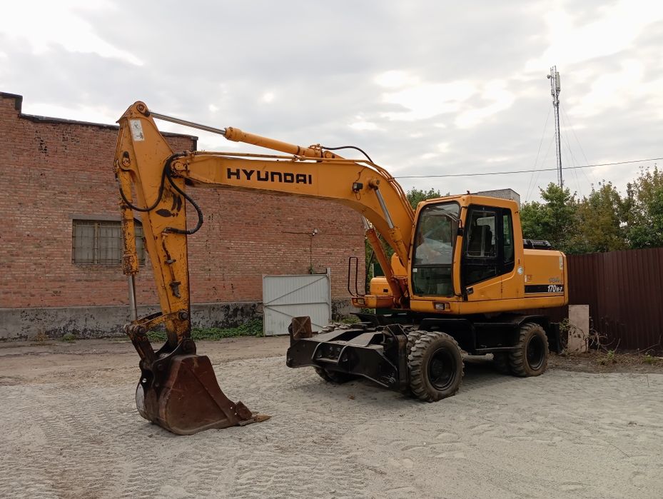 Повноповоротний екскавторор Hyundai Robex 170W-7 готов в роботу