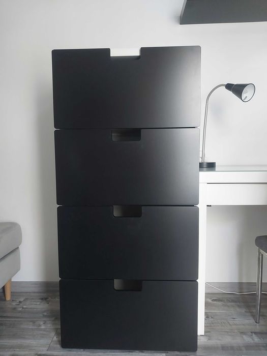 Sprzedam komodę z 4 szufladami