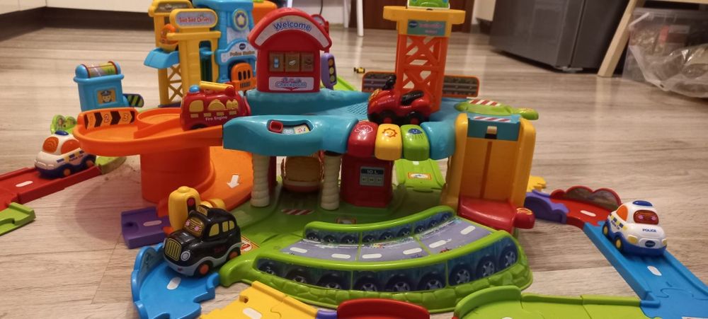 Vtech Toot Toot garaż + posterunek policji
