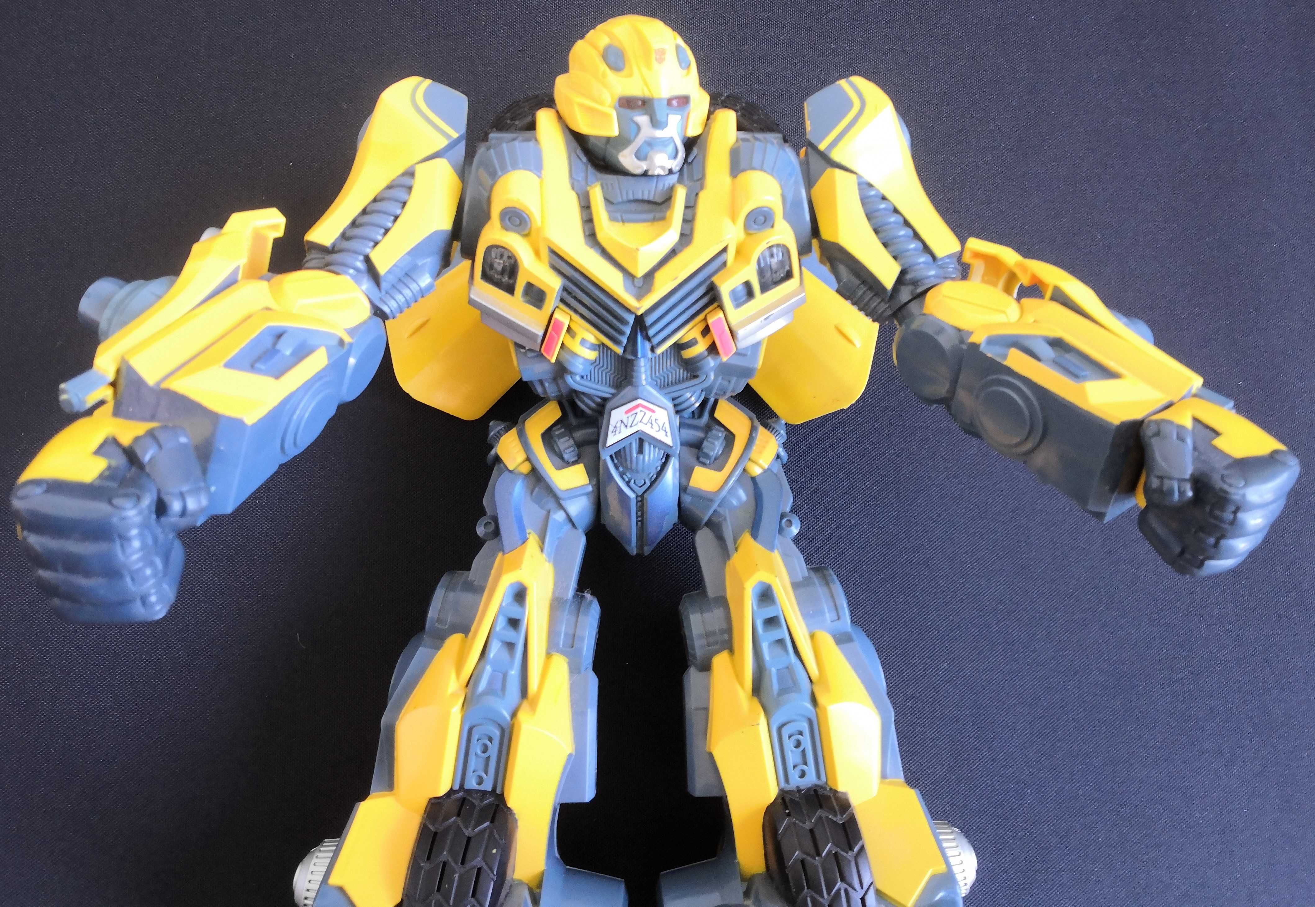 Transformers Cyber Stompin' Bumblebee Action Figure firmy Hasbro