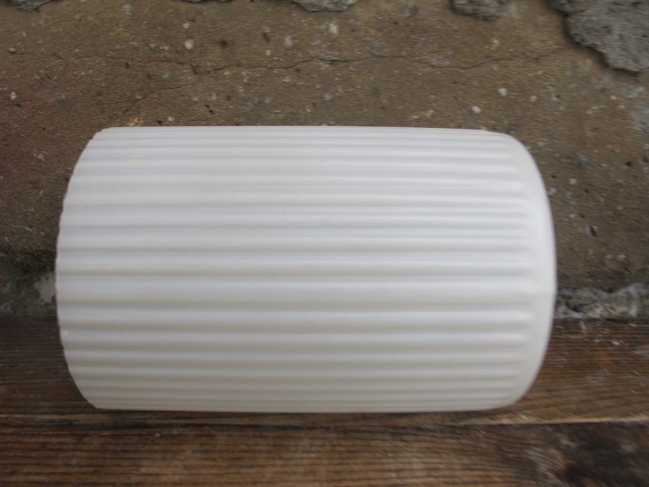 PRL - Stary ryflowany klosz_BIAŁY MAT_żyrandol_zwis_ E 27_100 x 45 mm