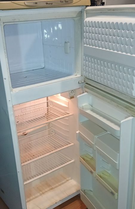 Холодильник двокамерний