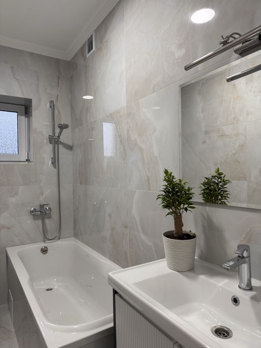 Продається просторий, новий будинок. Поруч р-ку Краснодонців