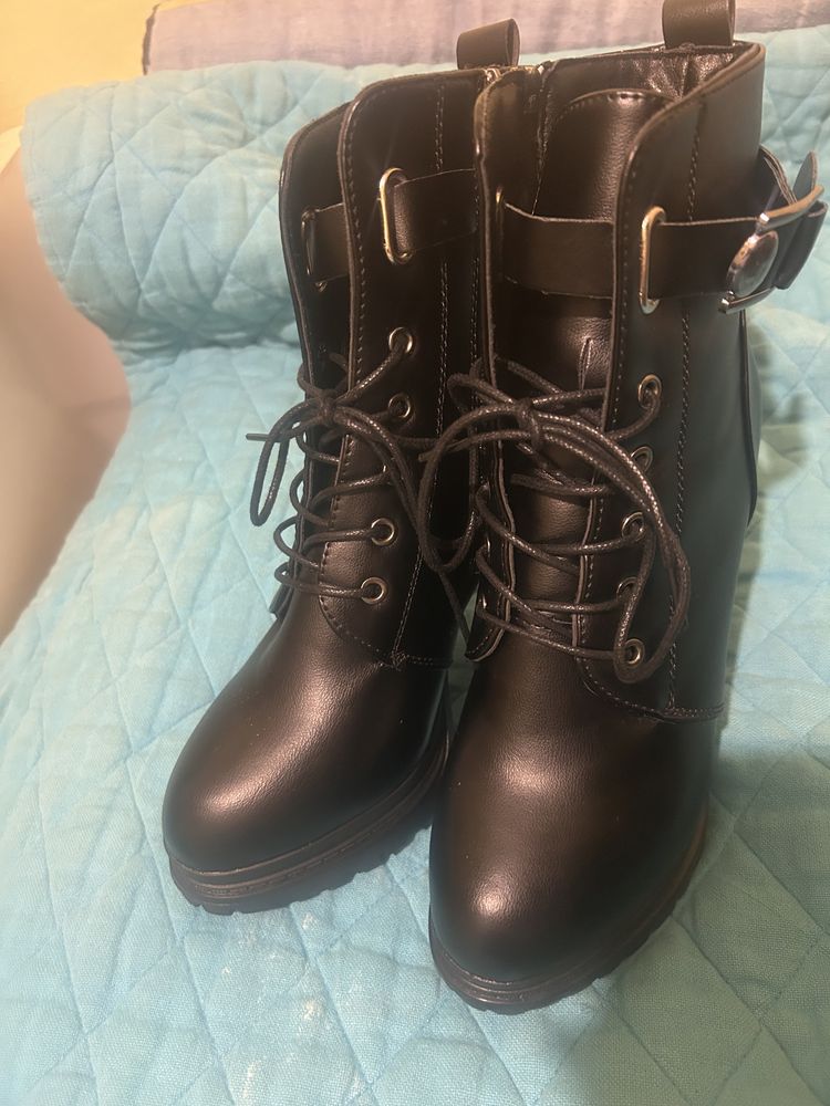 Vendo Botas de salto alto como novas