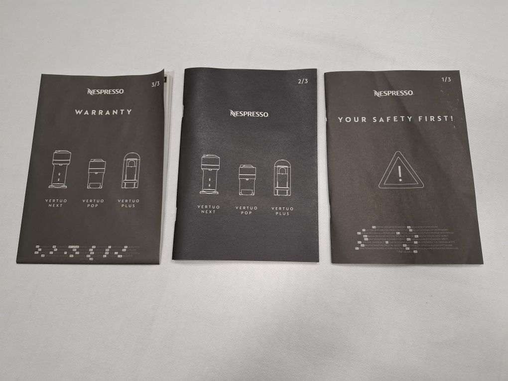 Máquina de café Nespresso Vertuo Plus, preta, usada