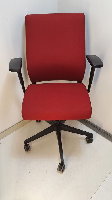 Fotel biurowy,obrotowy Steelcase Think  czerwony