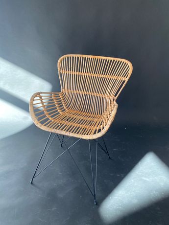 Плетене крісло на метал. ніжках. Крісло для фотостудії. Садове крісло