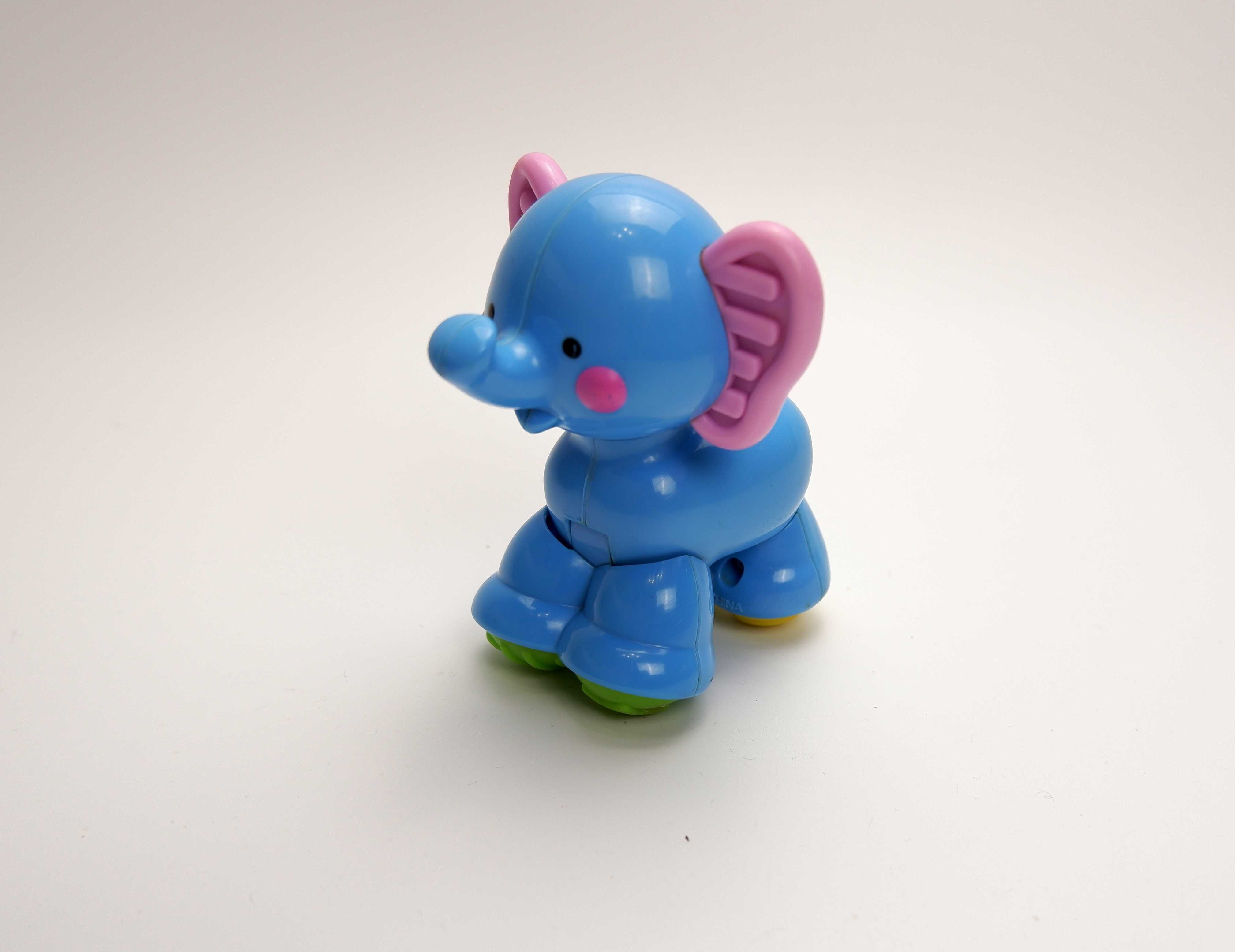 Трещотка слоник Fisher price игрушка для самых маленьких погремушка