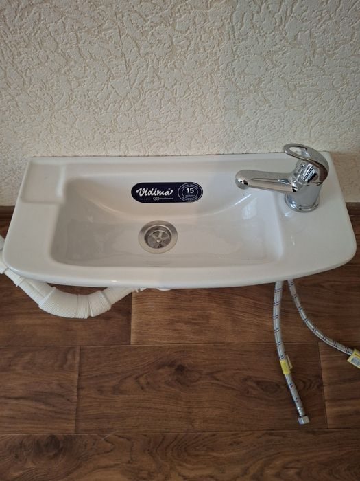 Продам умывальники для ванной и для туалета.