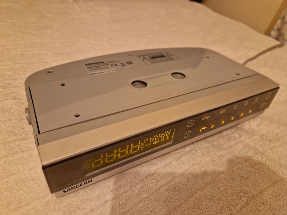 Sangean UCR-100 kuchenne