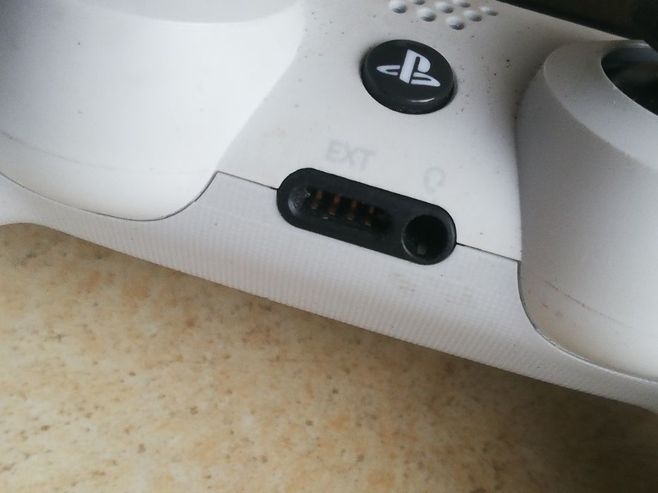 Контроллер DualShock 4.