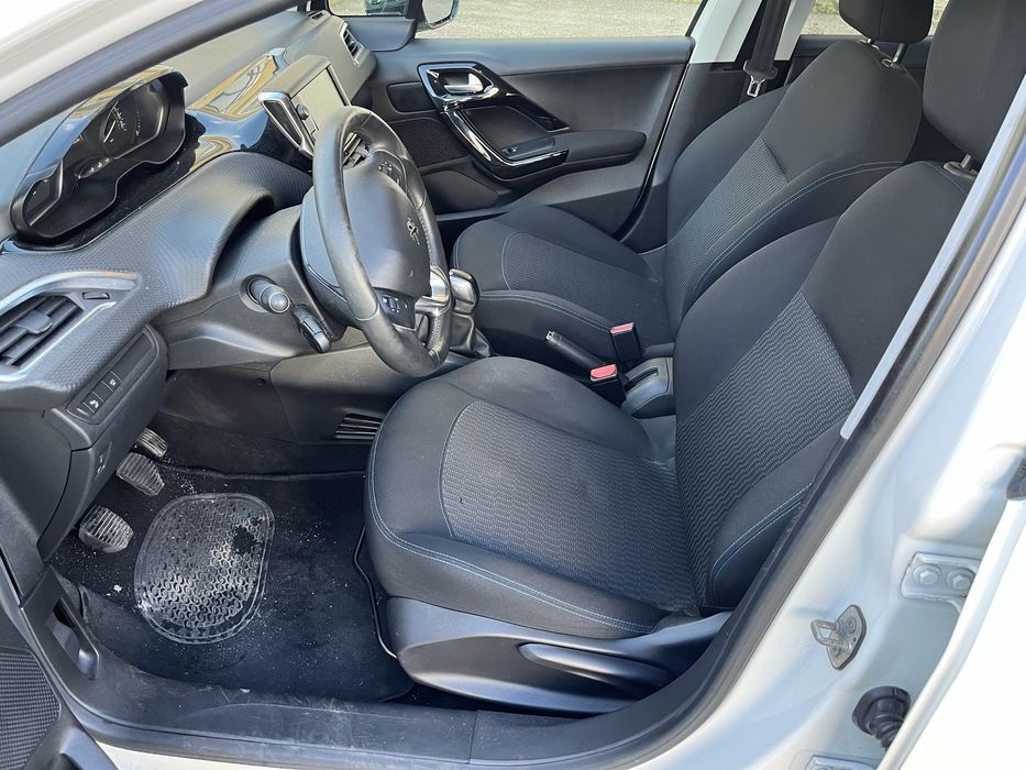 Peugeot 208 1.2 Puretech 82 signature AC