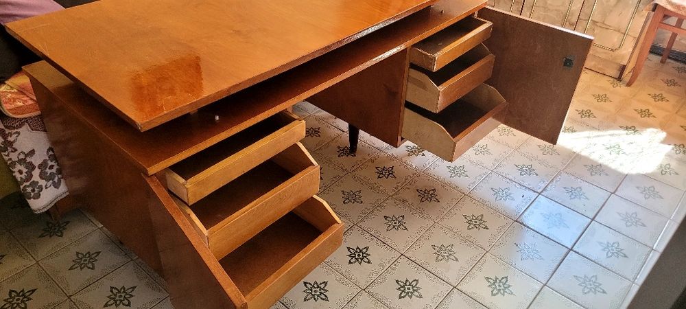 2 тумбовий письмовий стіл СРСР в задовільному стані