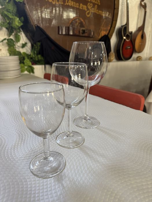 Copos – Vinho Tinto, Branco e Água – Elegantes e em Ótimo Estado