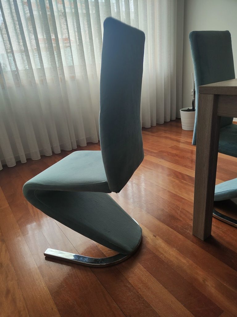 Mesa de sala de jantar mais 6 cadeiras com tecido antigato