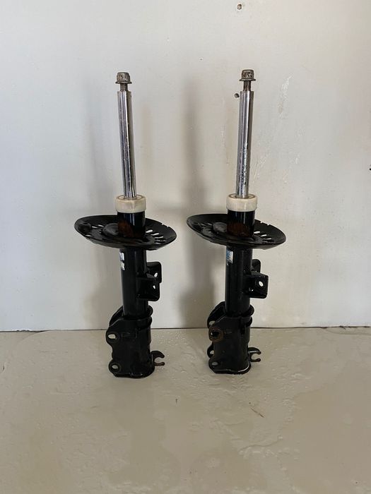 Продам стойки  передні віто 2013 рік  у доброму стані