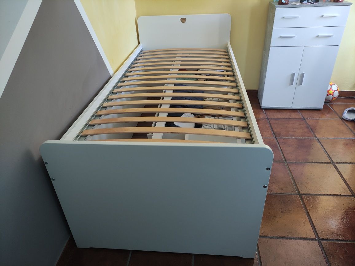 Cama de solteiro com gavetas IKEA