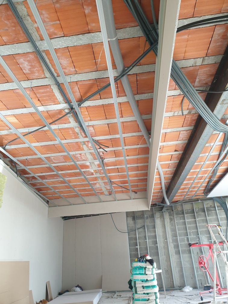 Fazemos  tudo o tipo de remodelação  como  cerâmica  pladur  pinturas