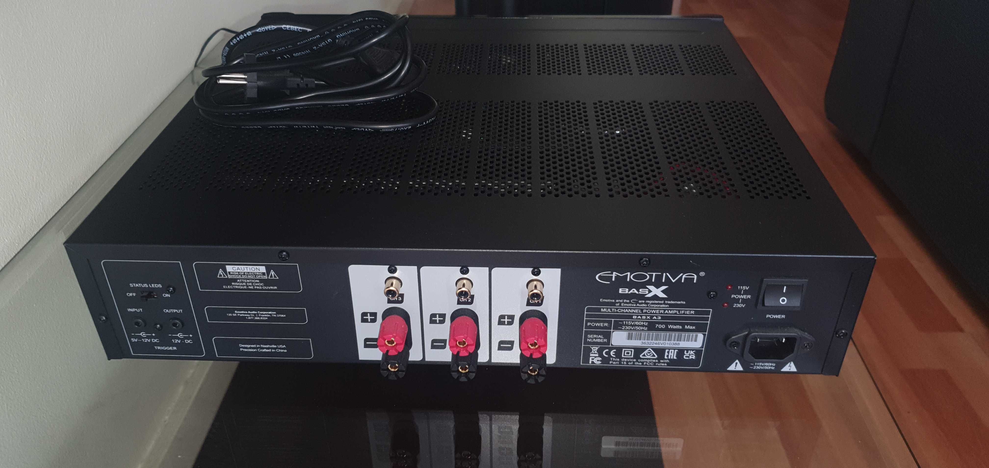 Amplicador  140 W 3 canais Emotiva BasX 3 - Reservado