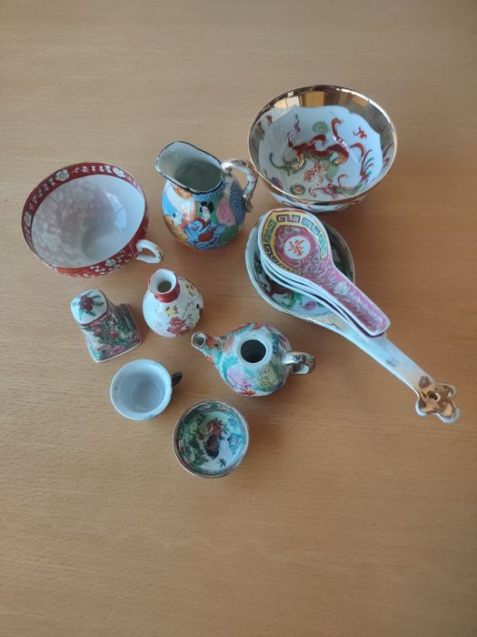 Conjunto de peças em porcelana chinesa.