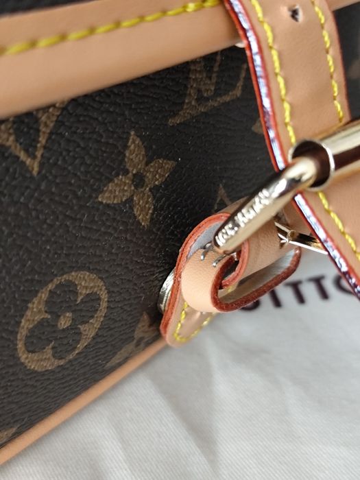 Bolsa tiracolo com 2 alças LV